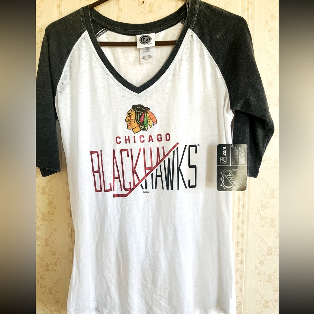 Womens Chicago Blackhawks Baseball Tee NWT